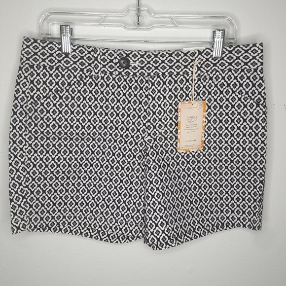 DOCKERS Black & White Geometric Patterned Shorts-Size 8 - Picture 1 of 4